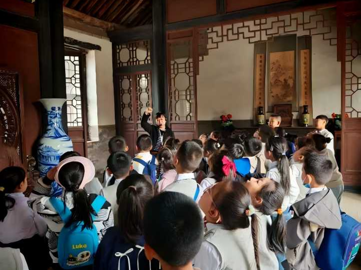 研学授课情境图