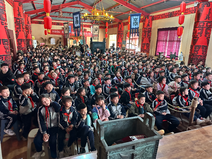 学校组织研学活动